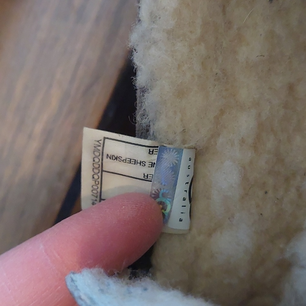 UGG Slippers - Picture 6 of 15